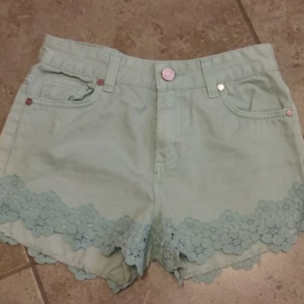 Adorable short summer shorts